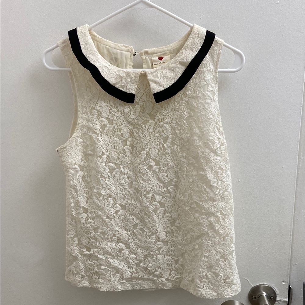 One Clothing - Elegant Cream Lace Sleeveless Top with Black Collar S